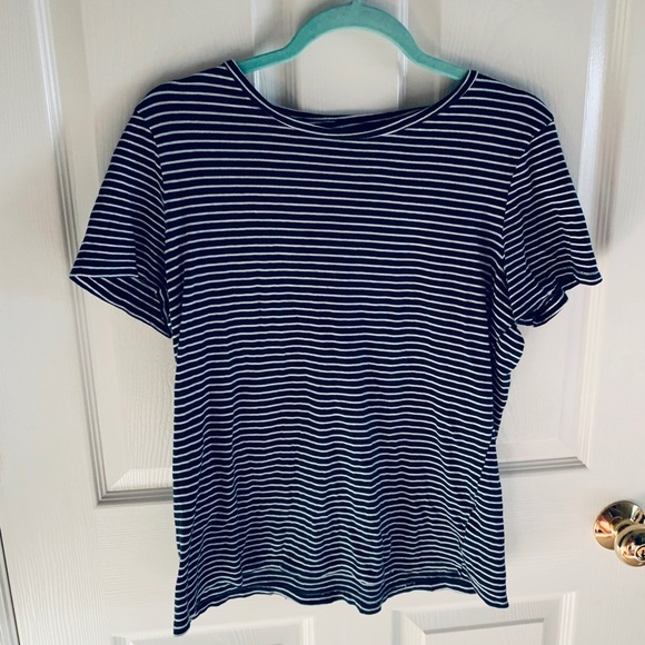Old Navy Tops - 💕 Old Navy Relaxed Striped Crew Neck Navy & White